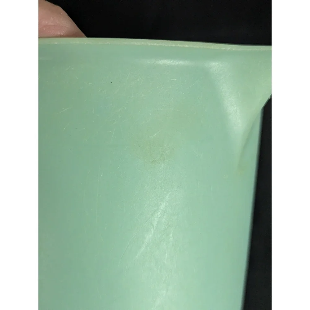 vintage Tupperware 40oz millionaire lime milk pitcher creamer 131-2 USA made‎